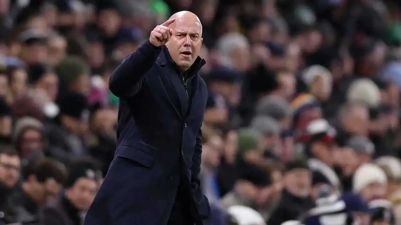 7 خطايا كبرى.. أسباب تهدد استمرار آرني سلوت في قيادة ليفربول برحيل مبكر